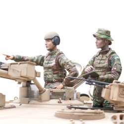Sol Model 1:16 Figure Kit Crew US Female Tank
